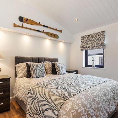 Hiraeth - Luxury Lodge With Hot Tub, Close To Beach Penally Zewnętrze zdjęcie