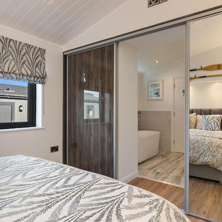 Hiraeth - Luxury Lodge With Hot Tub, Close To Beach Penally Zewnętrze zdjęcie