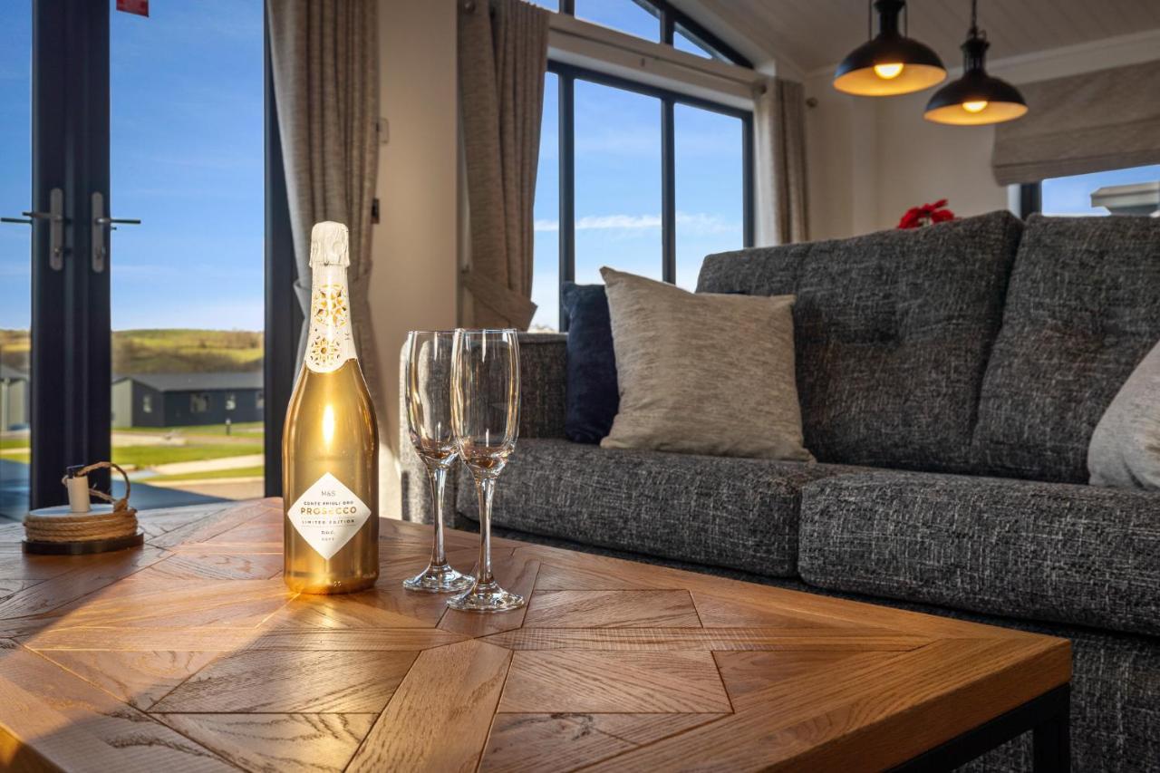Hiraeth - Luxury Lodge With Hot Tub, Close To Beach Penally Zewnętrze zdjęcie