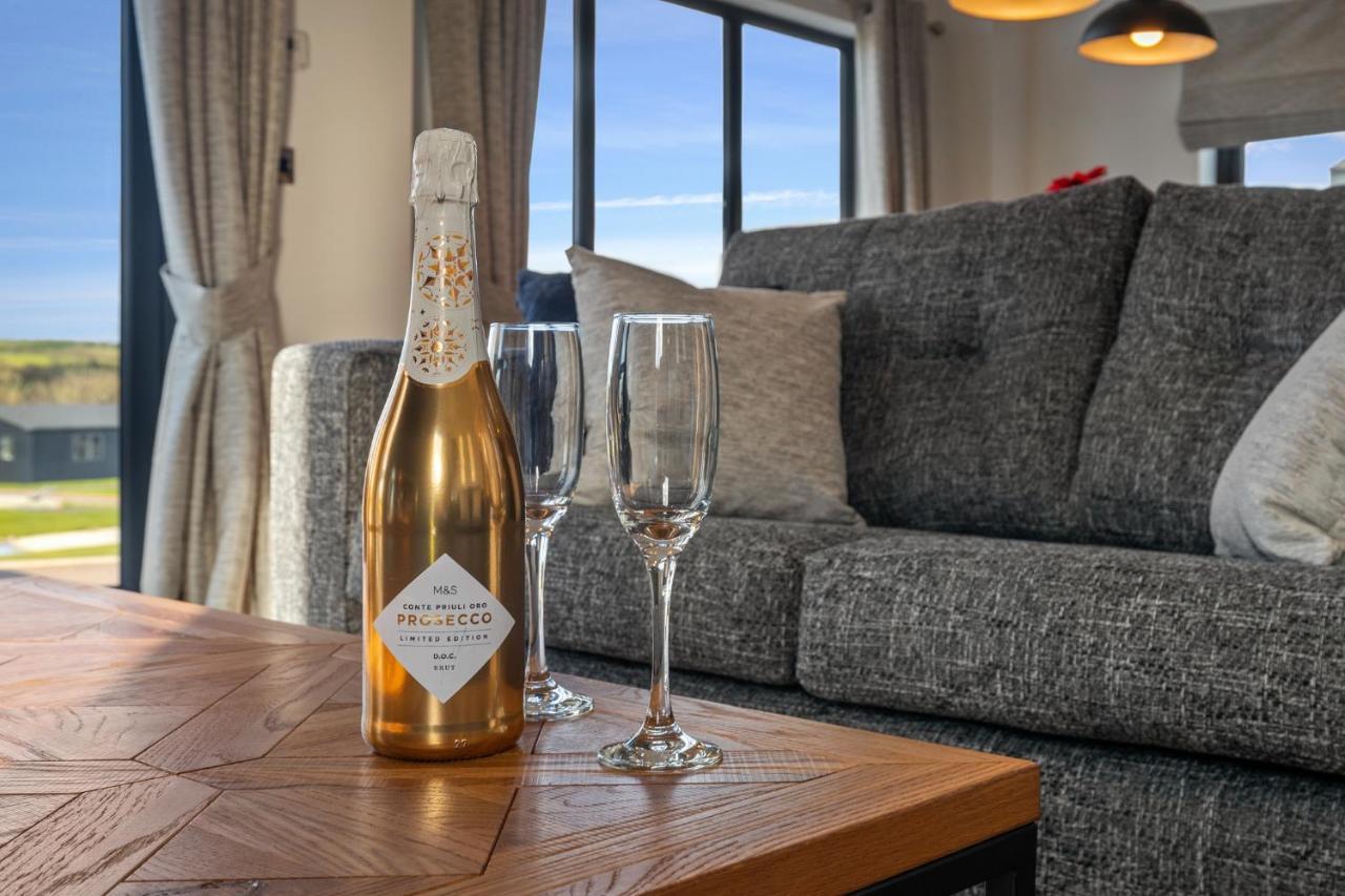 Hiraeth - Luxury Lodge With Hot Tub, Close To Beach Penally Zewnętrze zdjęcie