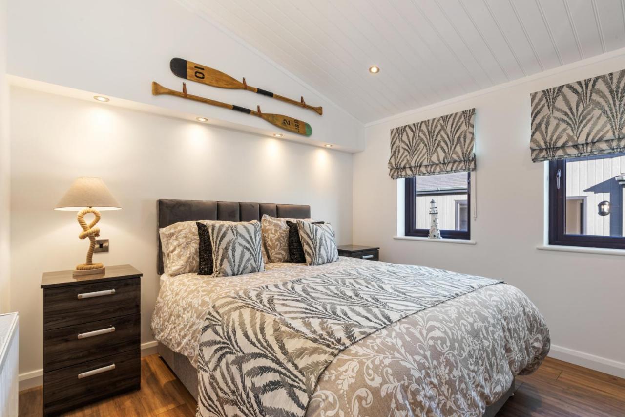 Hiraeth - Luxury Lodge With Hot Tub, Close To Beach Penally Zewnętrze zdjęcie