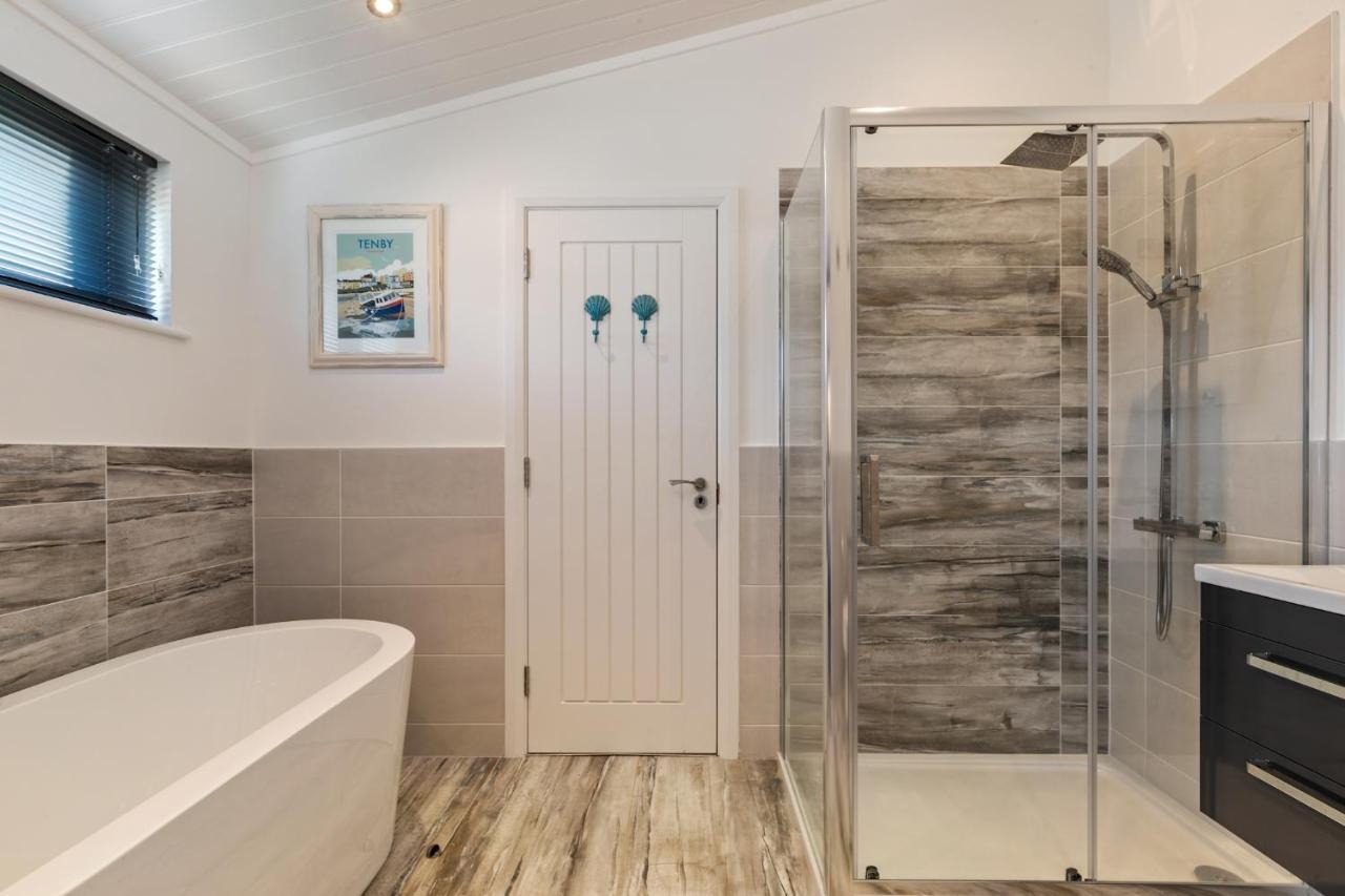 Hiraeth - Luxury Lodge With Hot Tub, Close To Beach Penally Zewnętrze zdjęcie